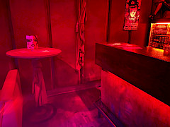 Spiegelsaal - Stehtisch an der Bar (für 3-4 Personen)