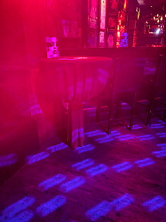 Bühnensaal - Stehtisch Titty Twister Bar (4 bis 6 Personen)